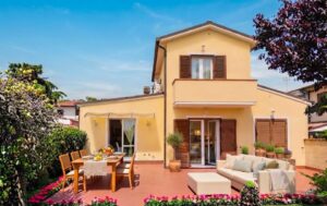 Villa mediterranea radiante, terrazza conczasiale e rilassante->[15]