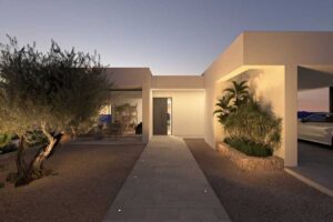 Villa di lusso moderna con illuminazione esterna al crepuscolo e auto sportiva parcheggiata.