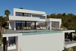Villa di lusso moderna con piscina a sfioro, terrazze panoramiche e verde mediterraneo.
