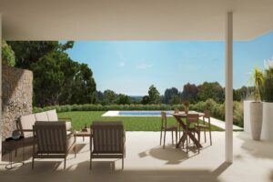 Terrazza mediterranea con piscina, giardino e vista mare sullo sfondo in una giornata soleggiata.