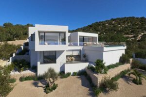 Villa contemporanea bianca con piscina e grandi vetrate su una collina mediterranea.