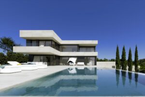 Villa di lusso moderna con piscina e terrazza panoramica sotto un cielo blu.